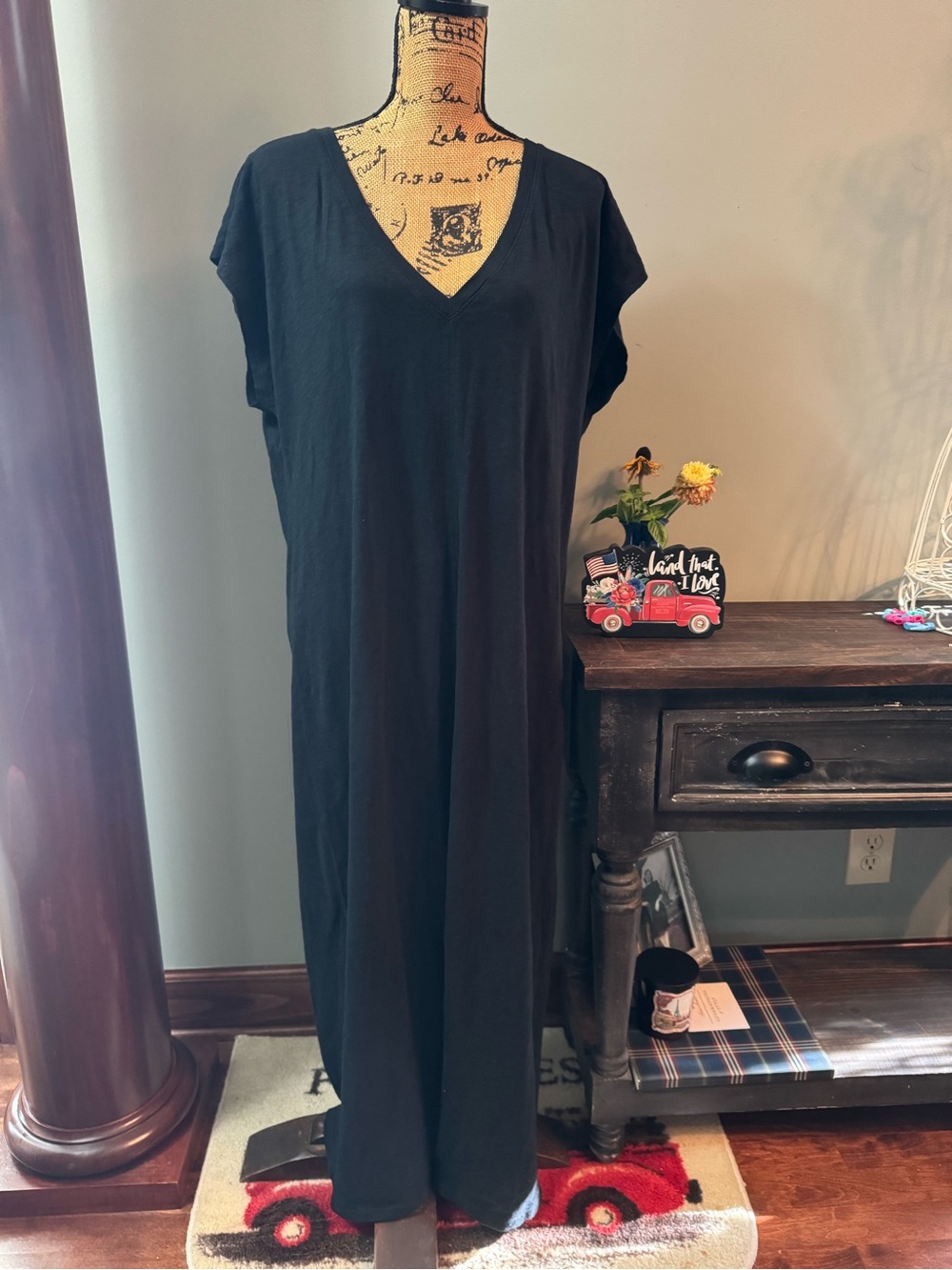 Universal Thread Black Crewneck Tee dress. Size large. NWT.
